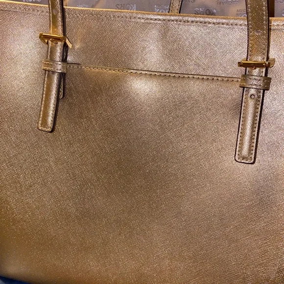 EUC Michael kors gold XL tote bag - Picture 10 of 17